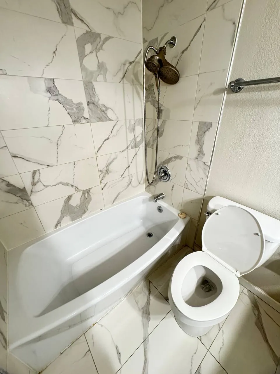 After cleaning, same spot: Tub and toilet
