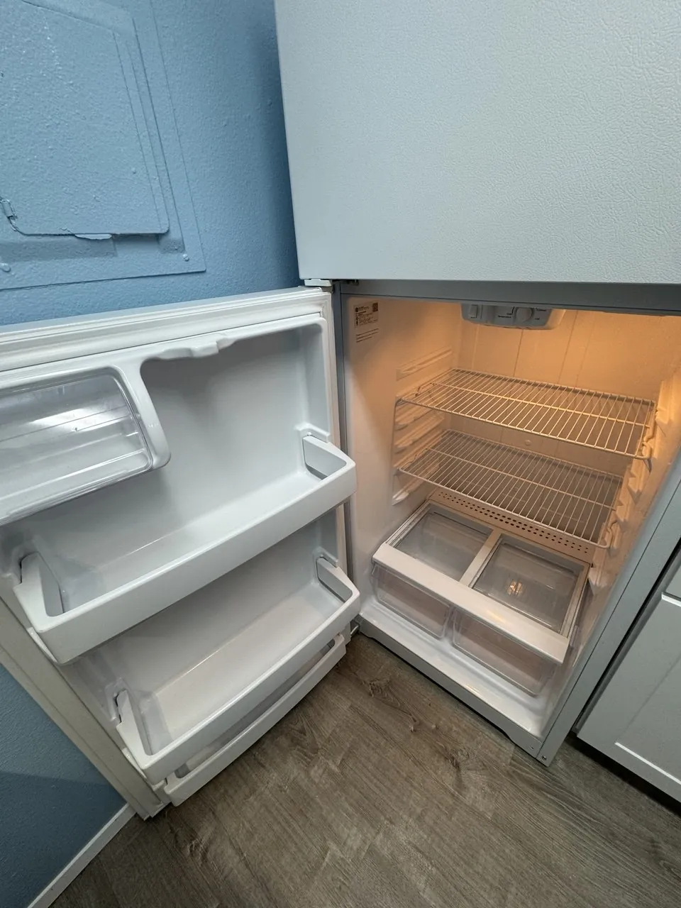 After cleaning, same spot: Inside the fridge