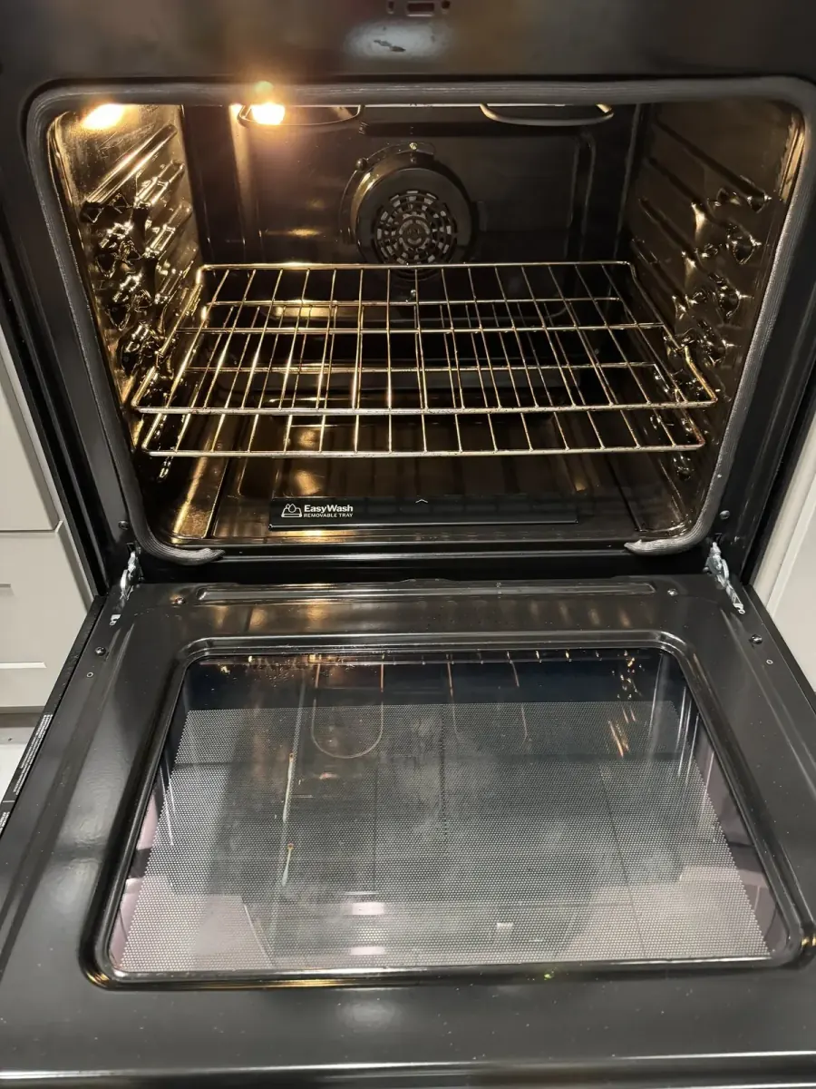 After cleaning, same spot: Oven, inside and door glass